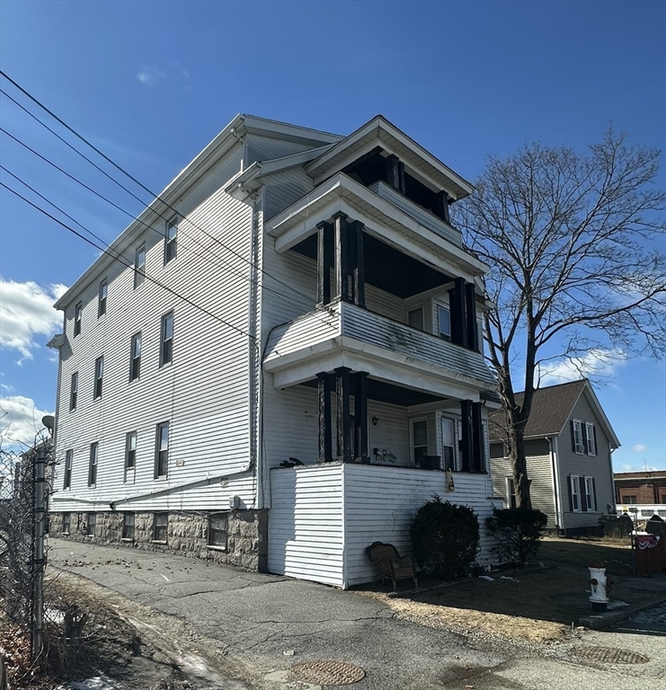 47 Hathaway St, Fall River