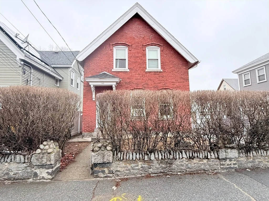 142 Abbott St, Lawrence