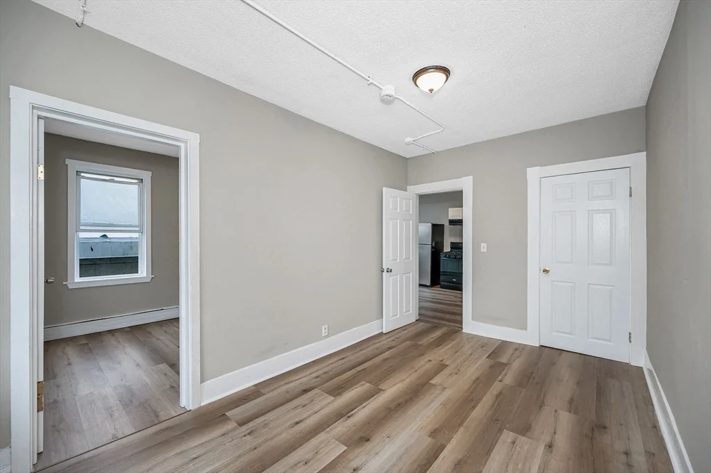 50 1/2 Common St, North Lawrence