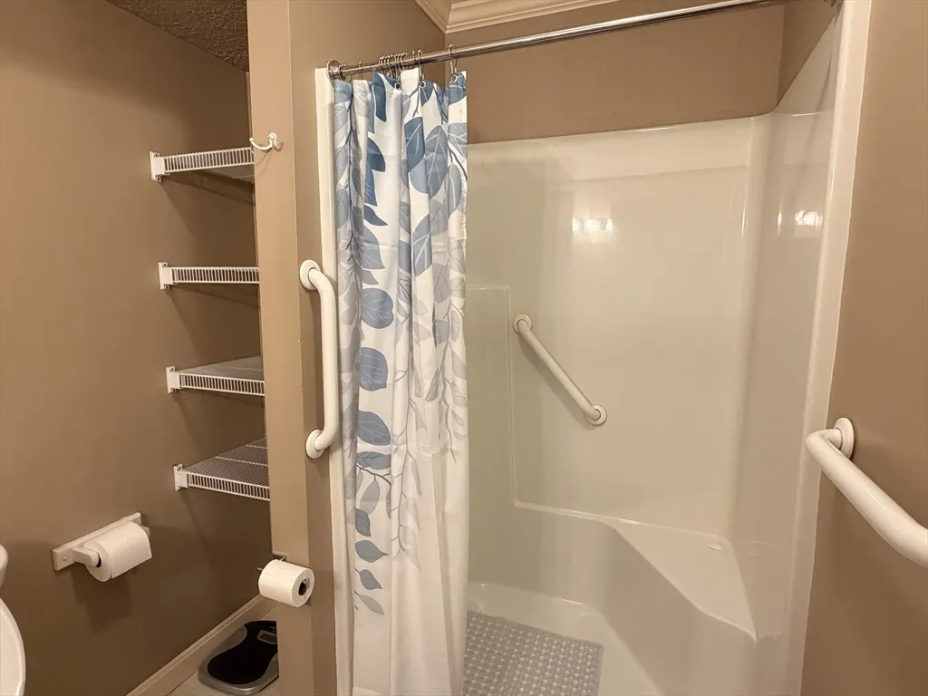 7 Conant Rd, Winchester