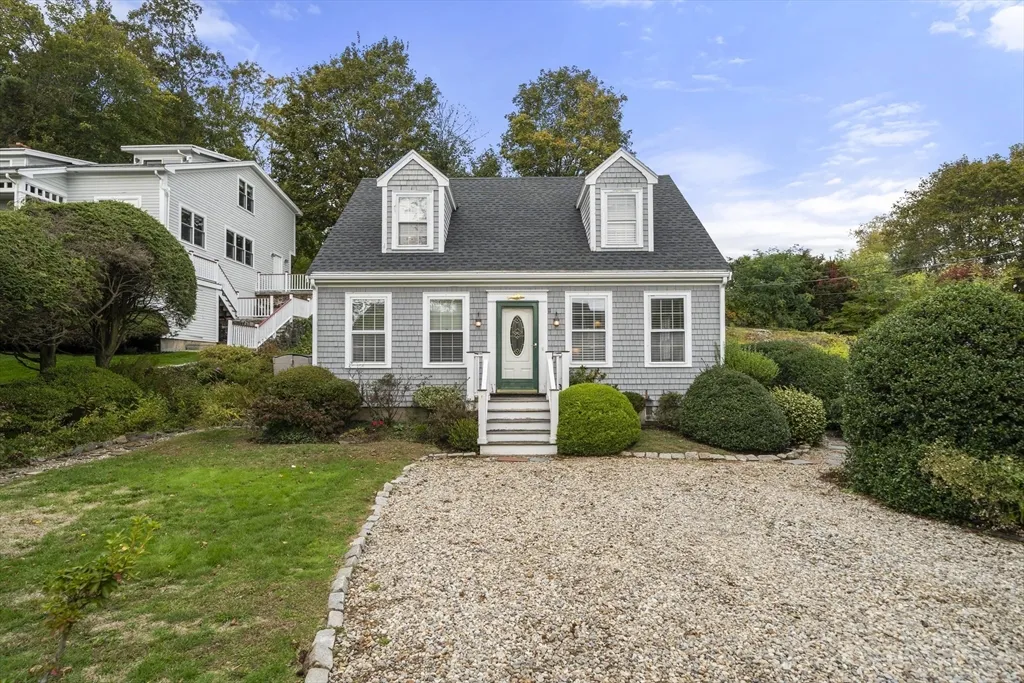 11 Gingerbread Hill, Marblehead