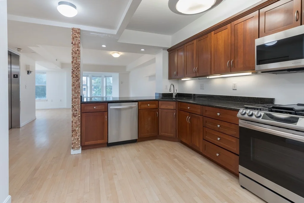 910 Beacon St, Fenway