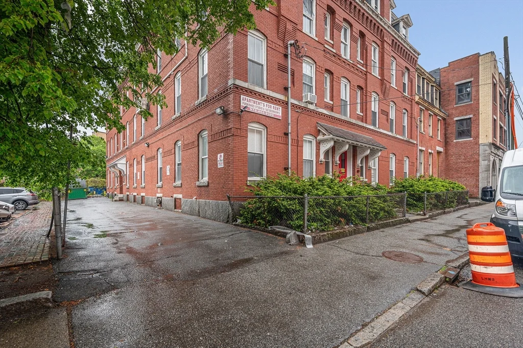 90 Appleton St, Lowell