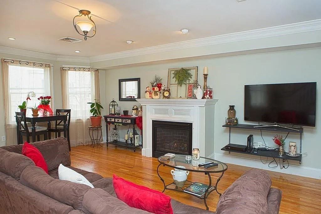 159 W 6th St, South Boston