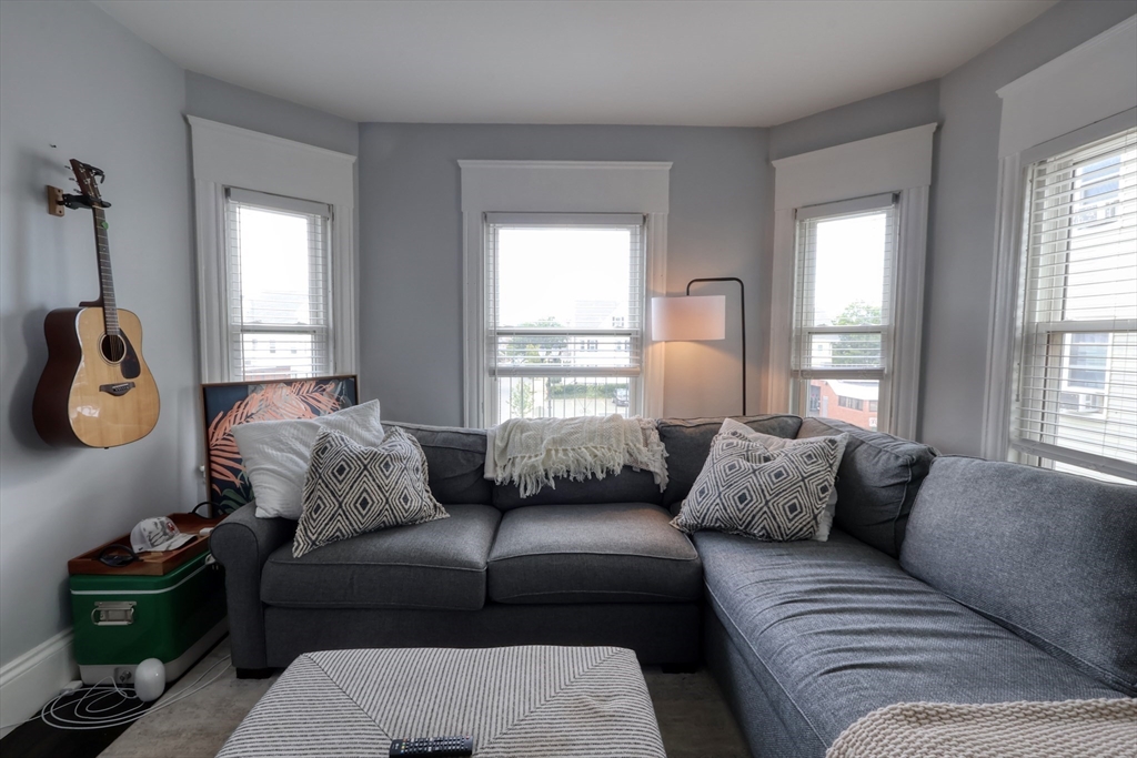 637 Broadway, Everett