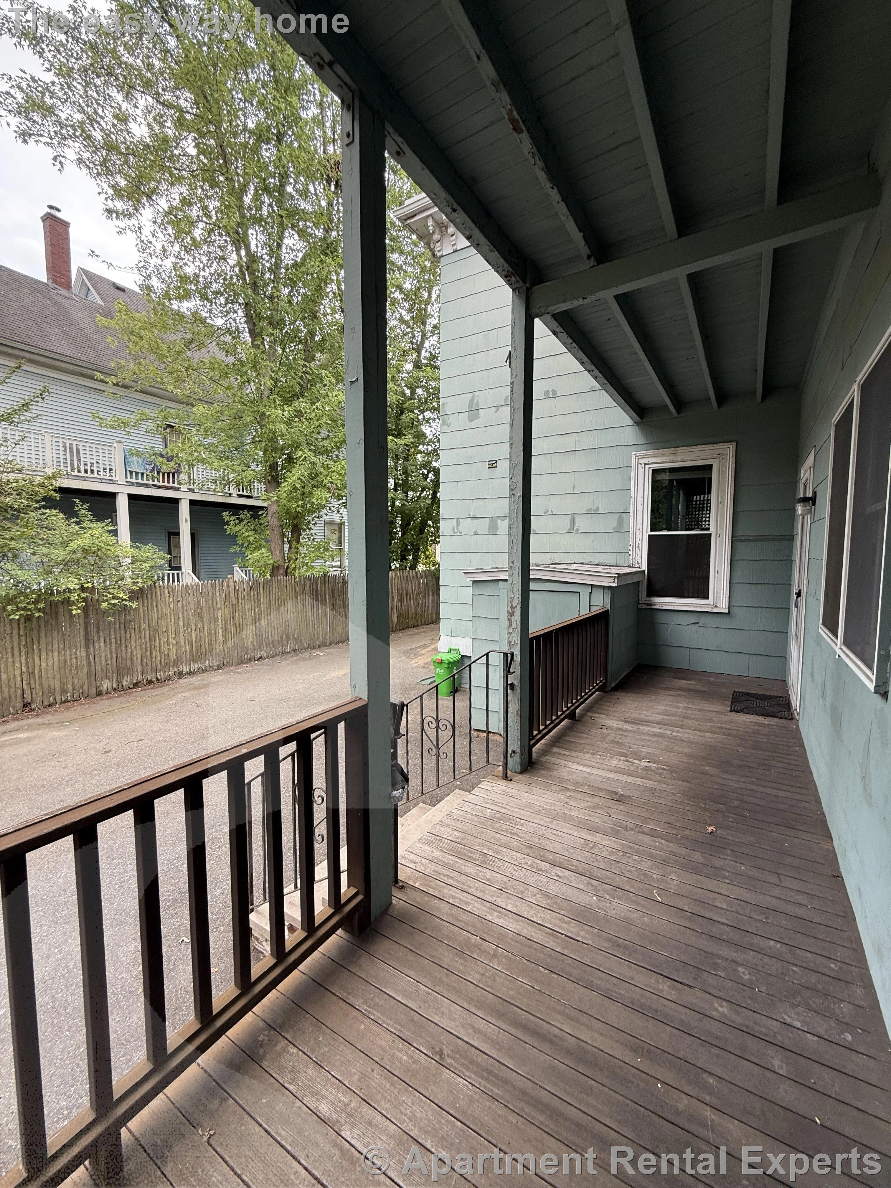 53 Oakland St, Medford Square