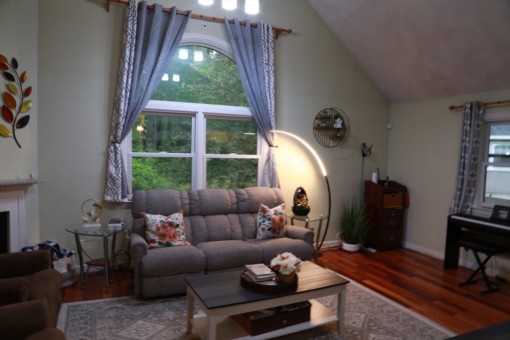 45 Winterberry Way, Bedford