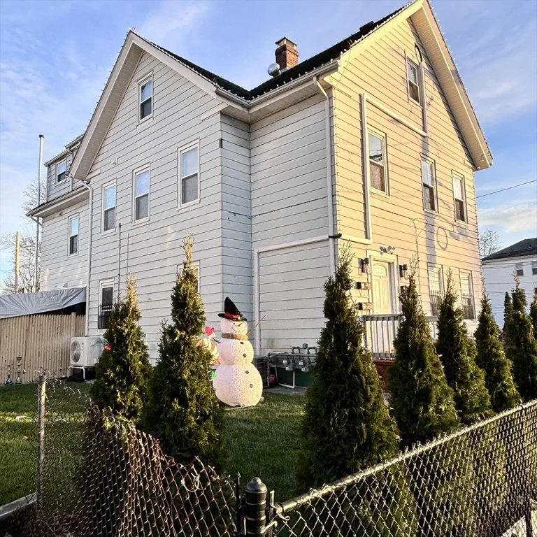 12 Pine St, Attleboro