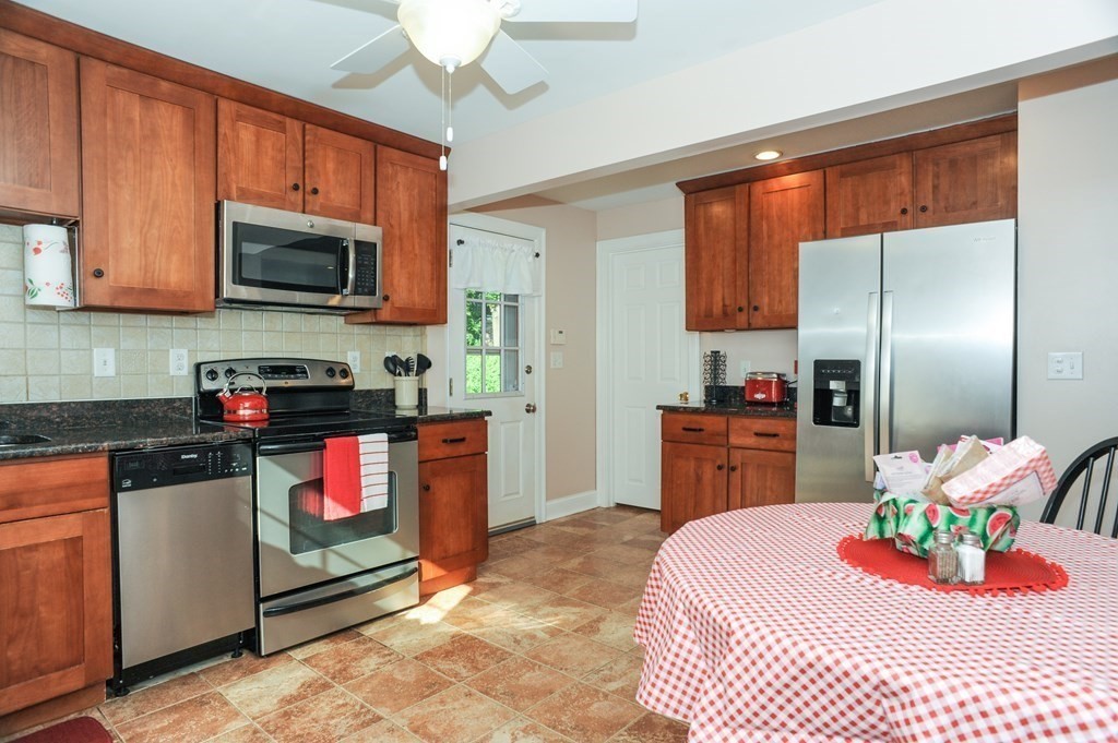 123 N Main St, Uxbridge