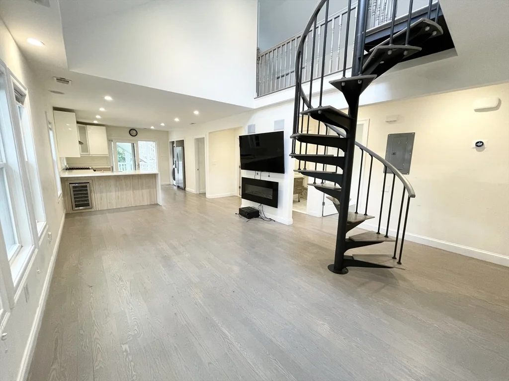 21 Iroquois, Mission Hill