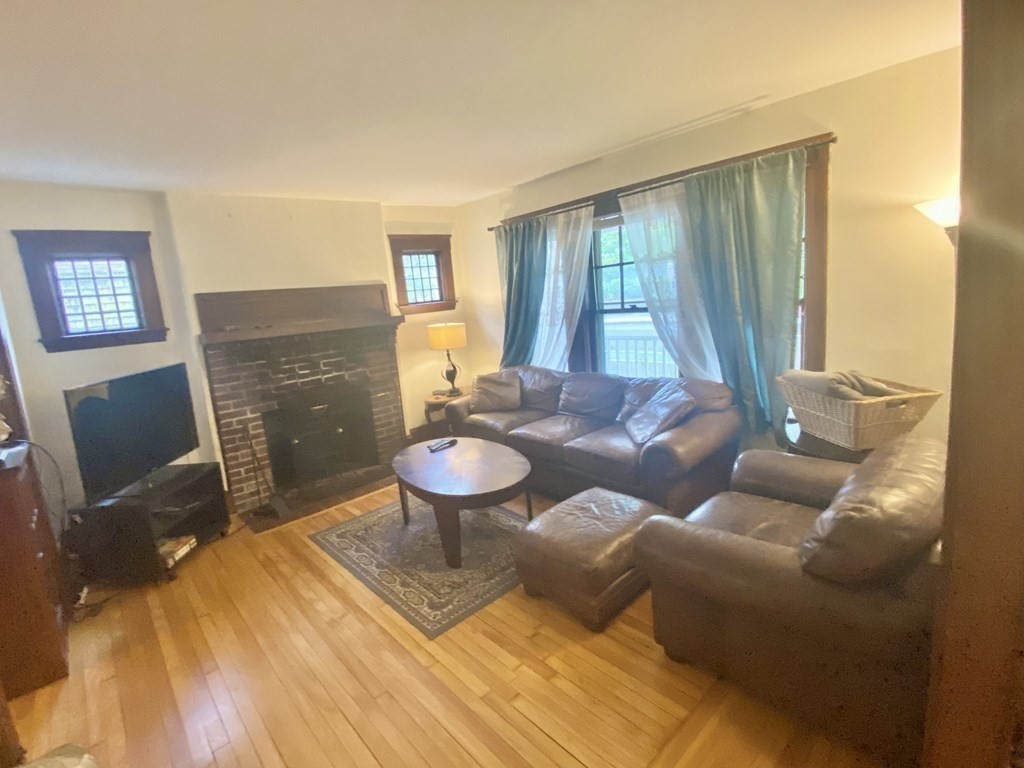 911 Broadway, Davis Square