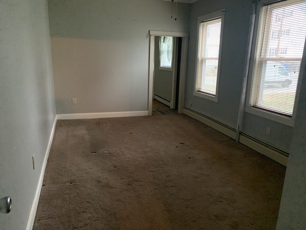 293 Linden St, Fall River