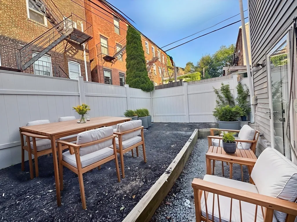 91 Bolton St, South Boston