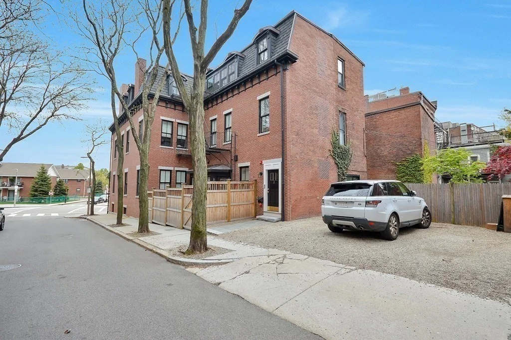 401 Main St, Charlestown