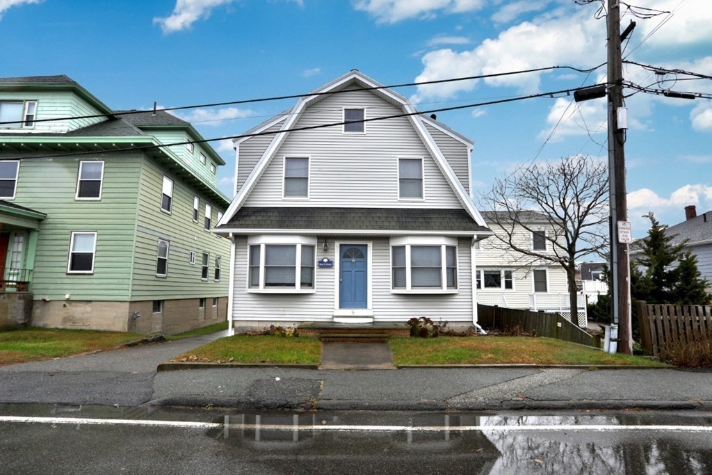 8 Castle Rd, Nahant