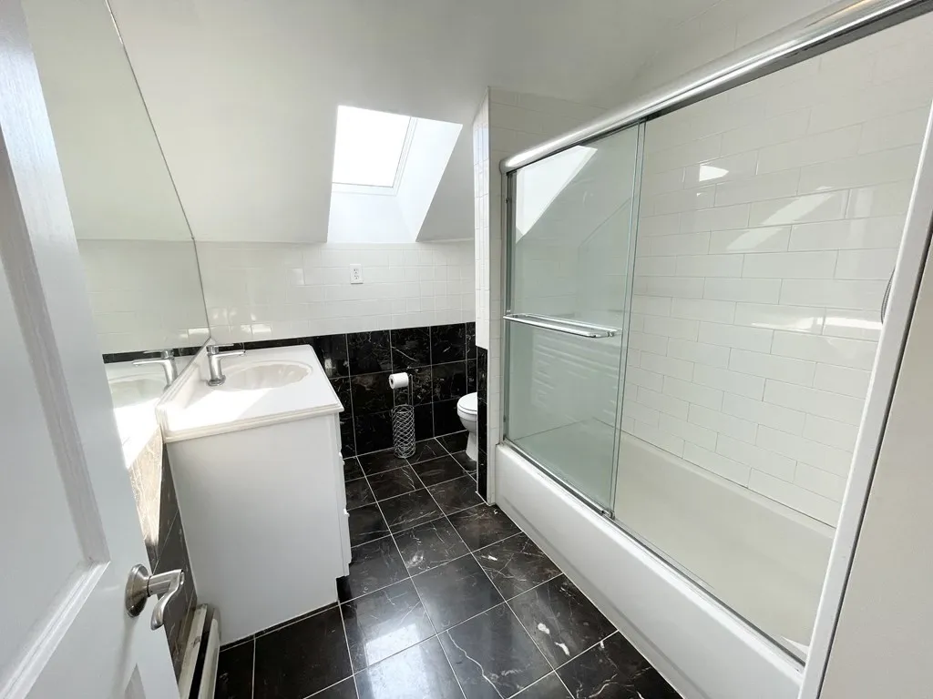 670 Massachussetts, South End