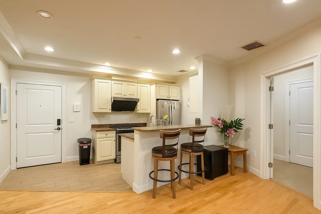 463 Rutherford Ave, Charlestown