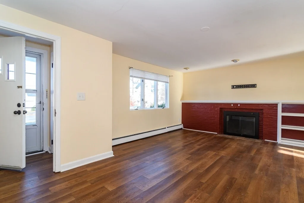 10 Spring Valley Rd, Natick