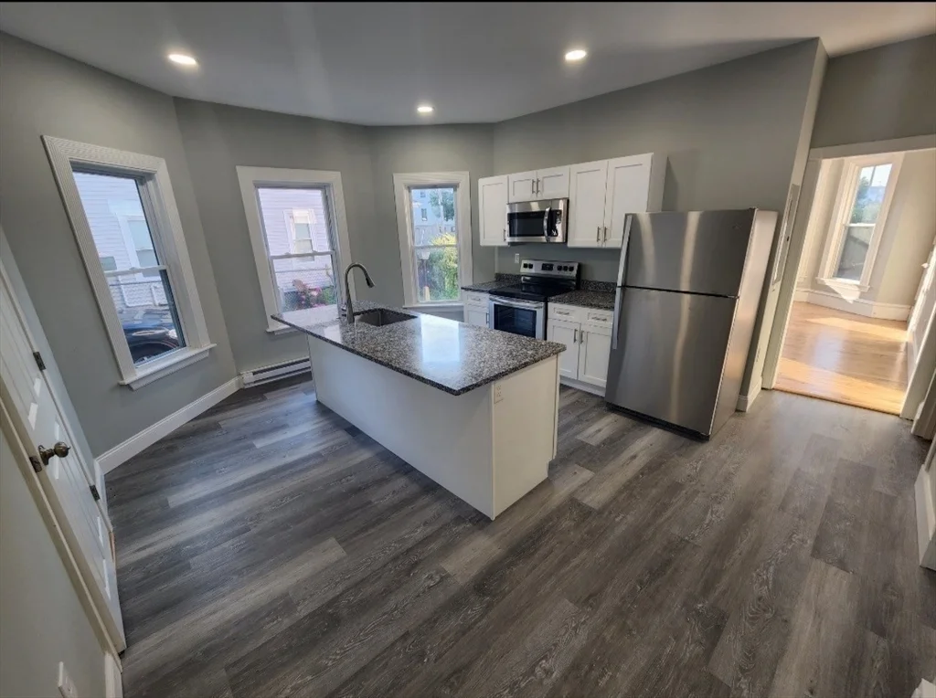 91 E Ashland St, Brockton