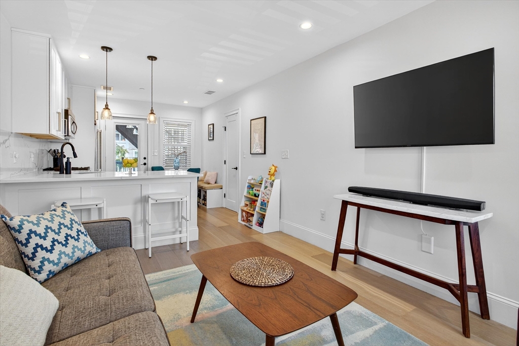 7 Bell Ct, South Boston