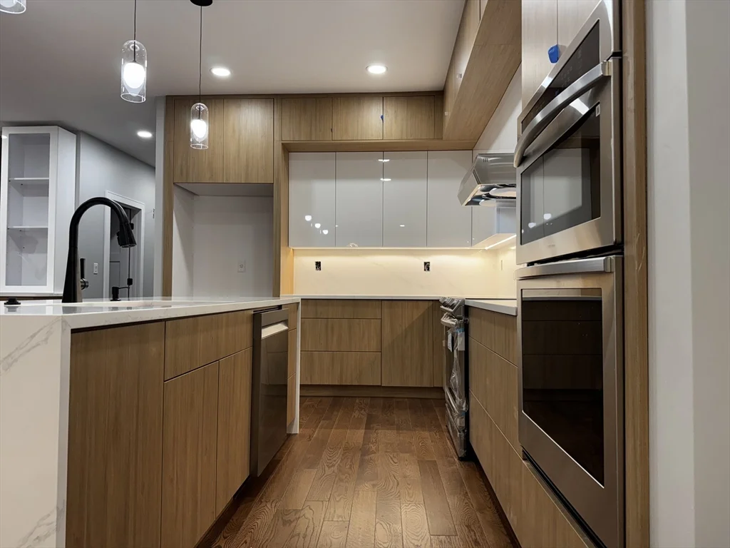 12 Linden St, Natick