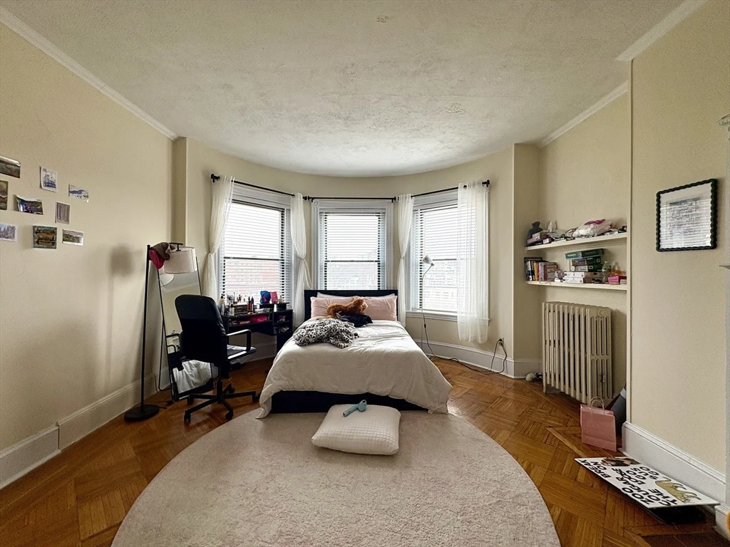 914 Beacon St, Fenway