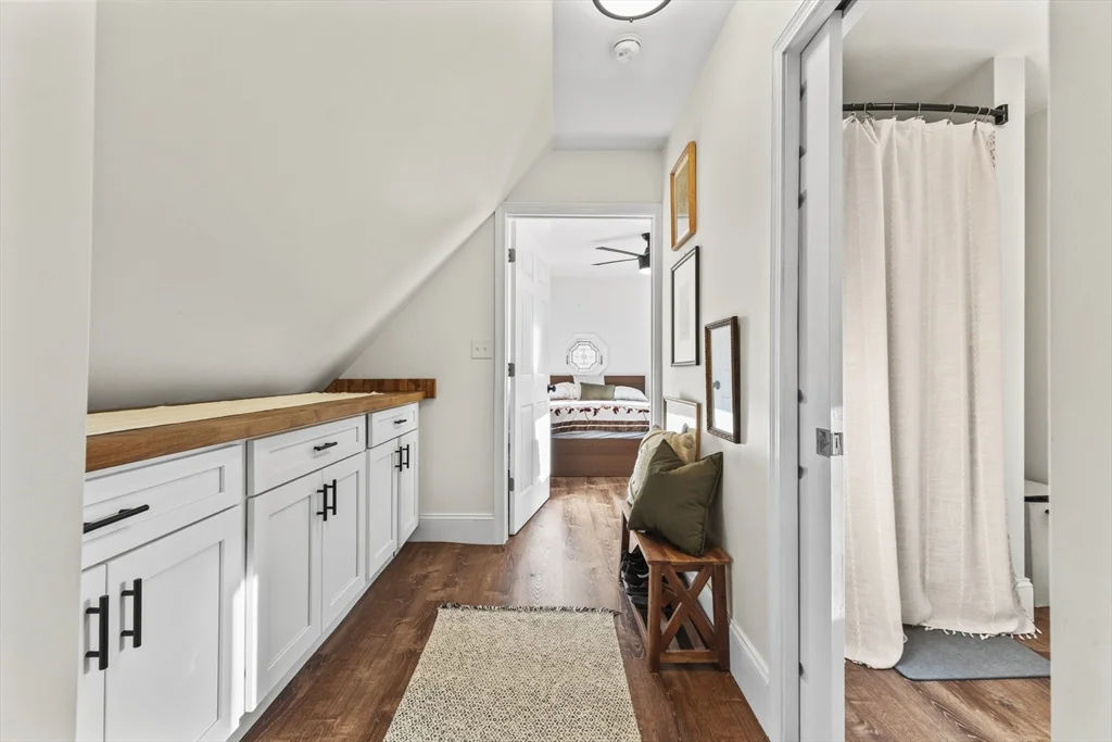 1142 Washington St, Whitman