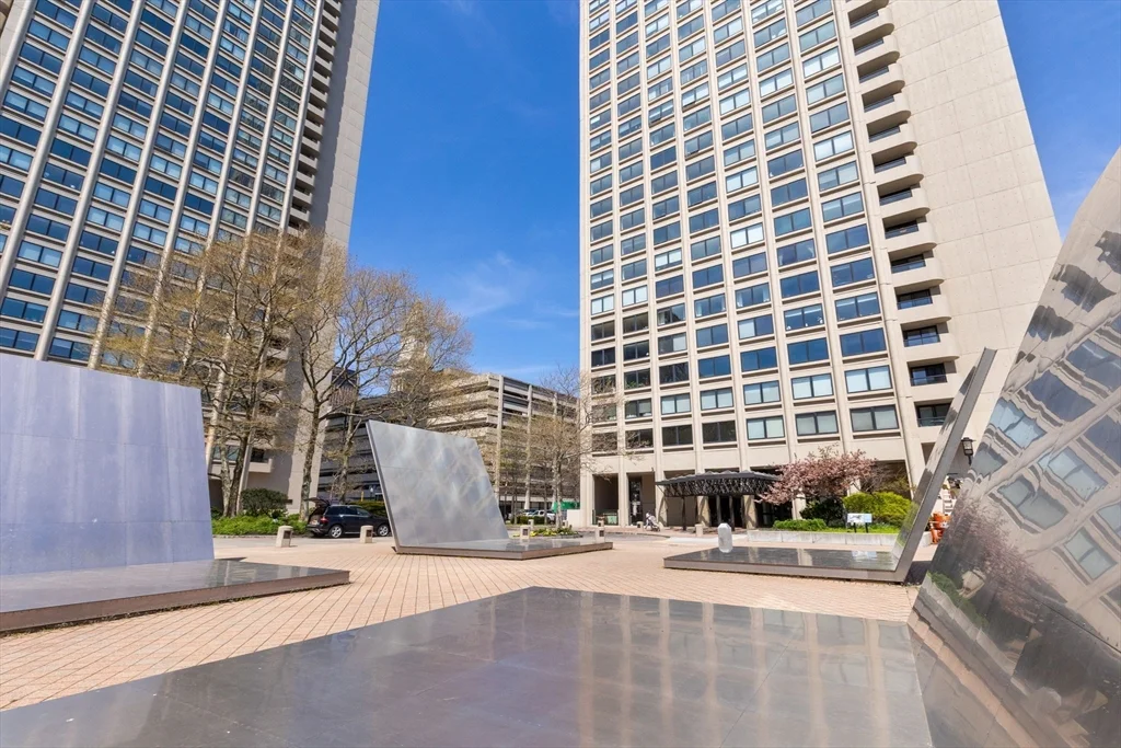 85 E India Row, Waterfront