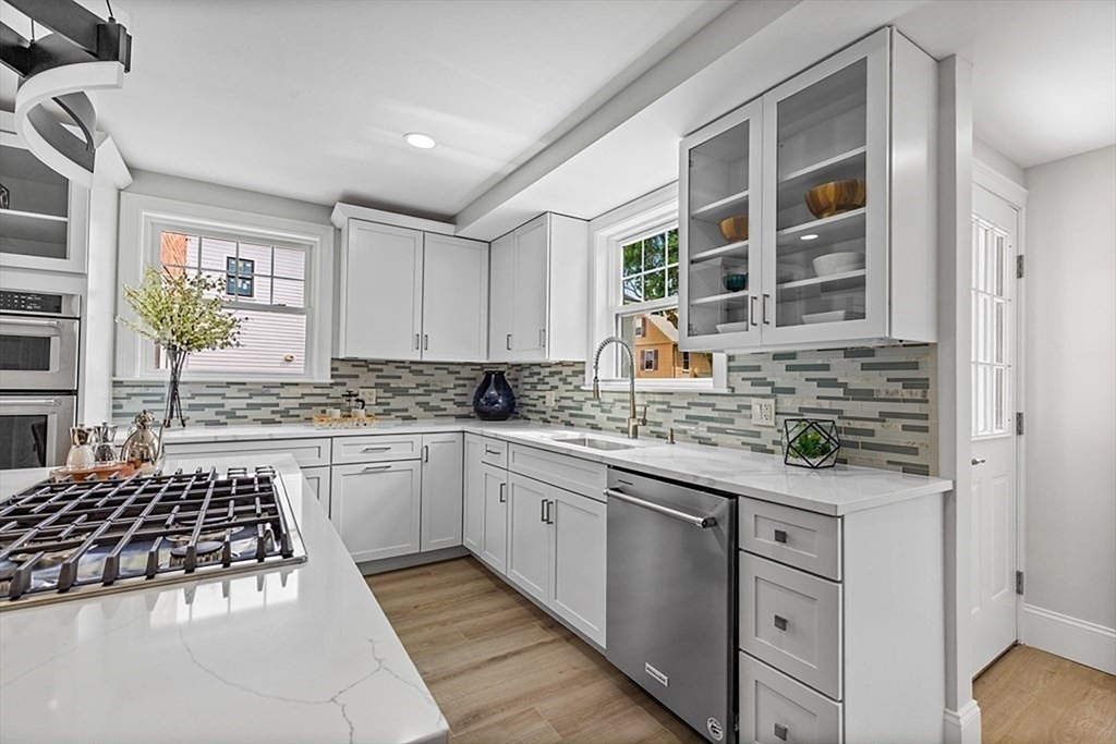 83 Hawthorn St, Nonantum