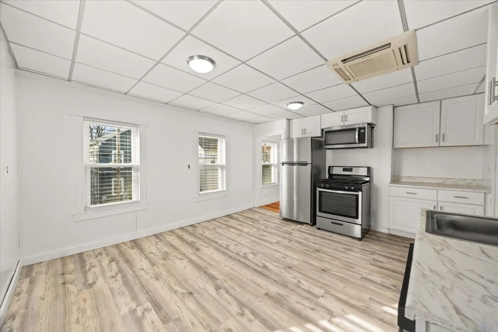 154 Summit St, Pawtucket