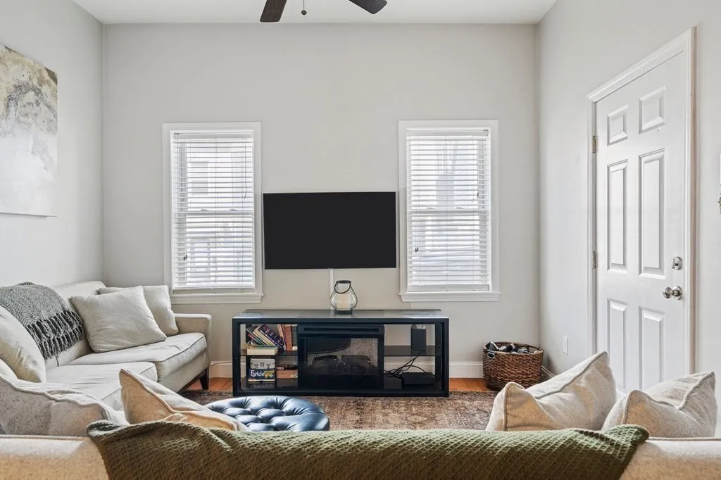 100 Old Harbor St, South Boston