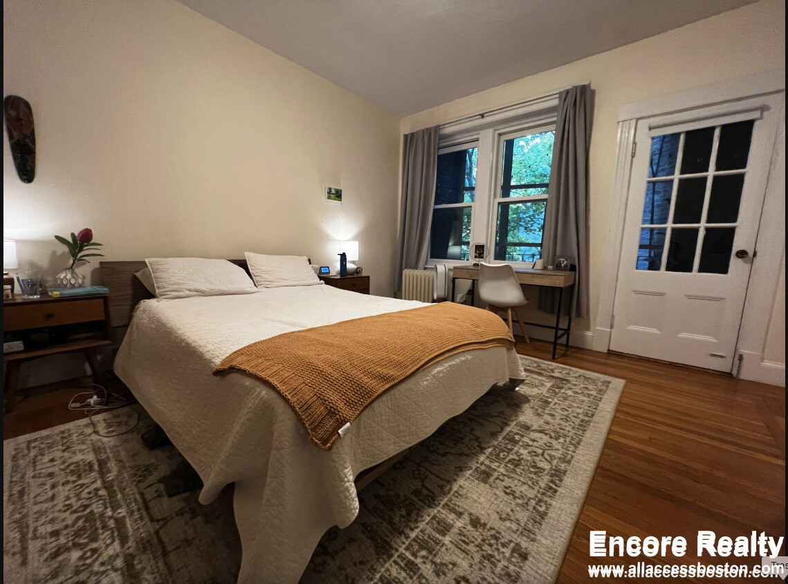 33 Stearns Rd, Coolidge Corner