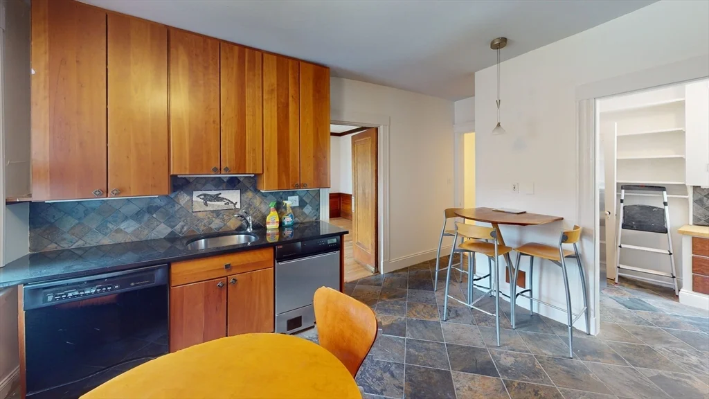 22 Alton, Coolidge Corner