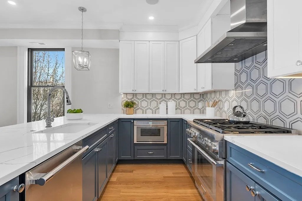 9 Glover Ct, South Boston