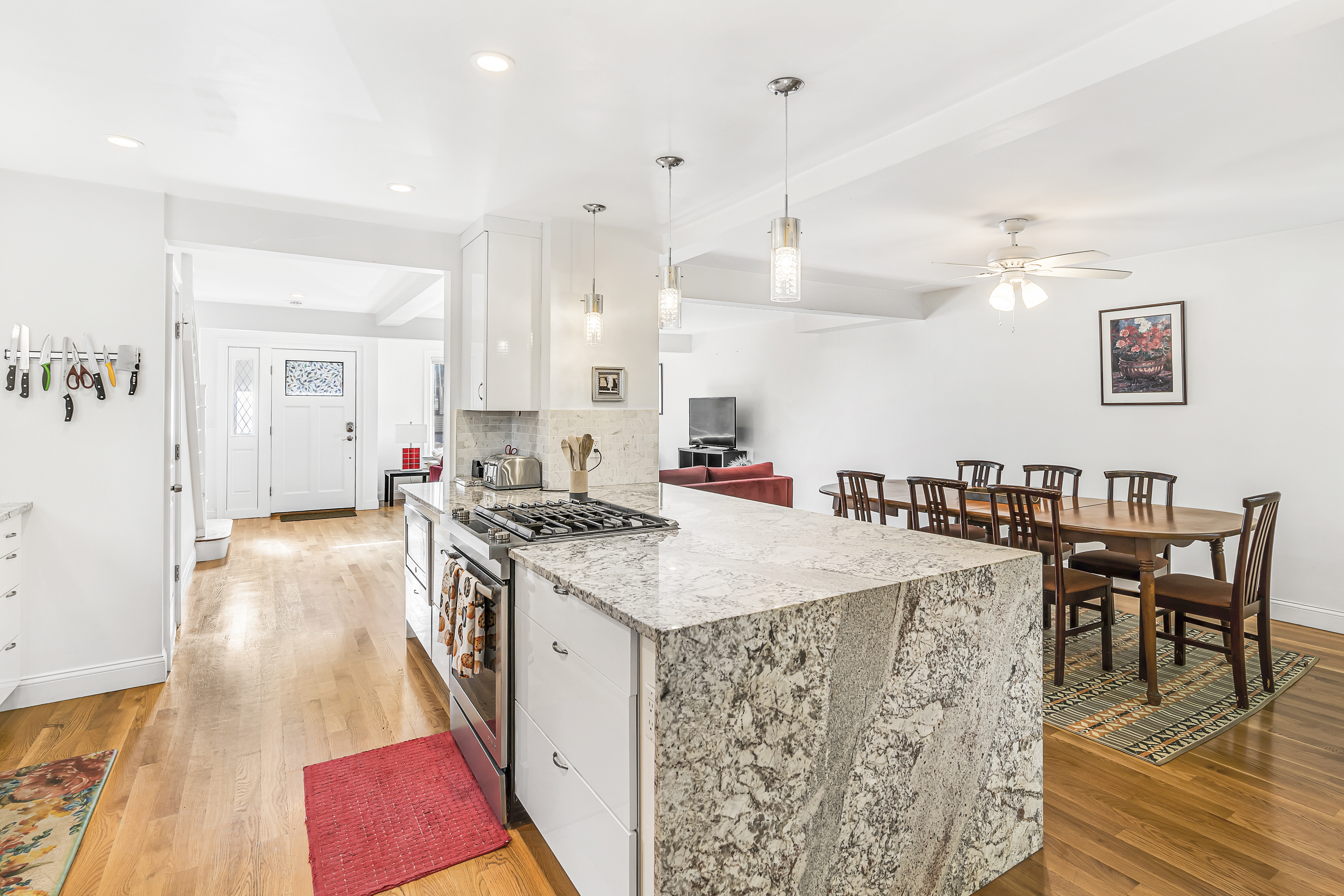 4 bed, 2.5 bath apartment for rent at 12 Bradbury St Unit 12, Allston — photo 11 of 30