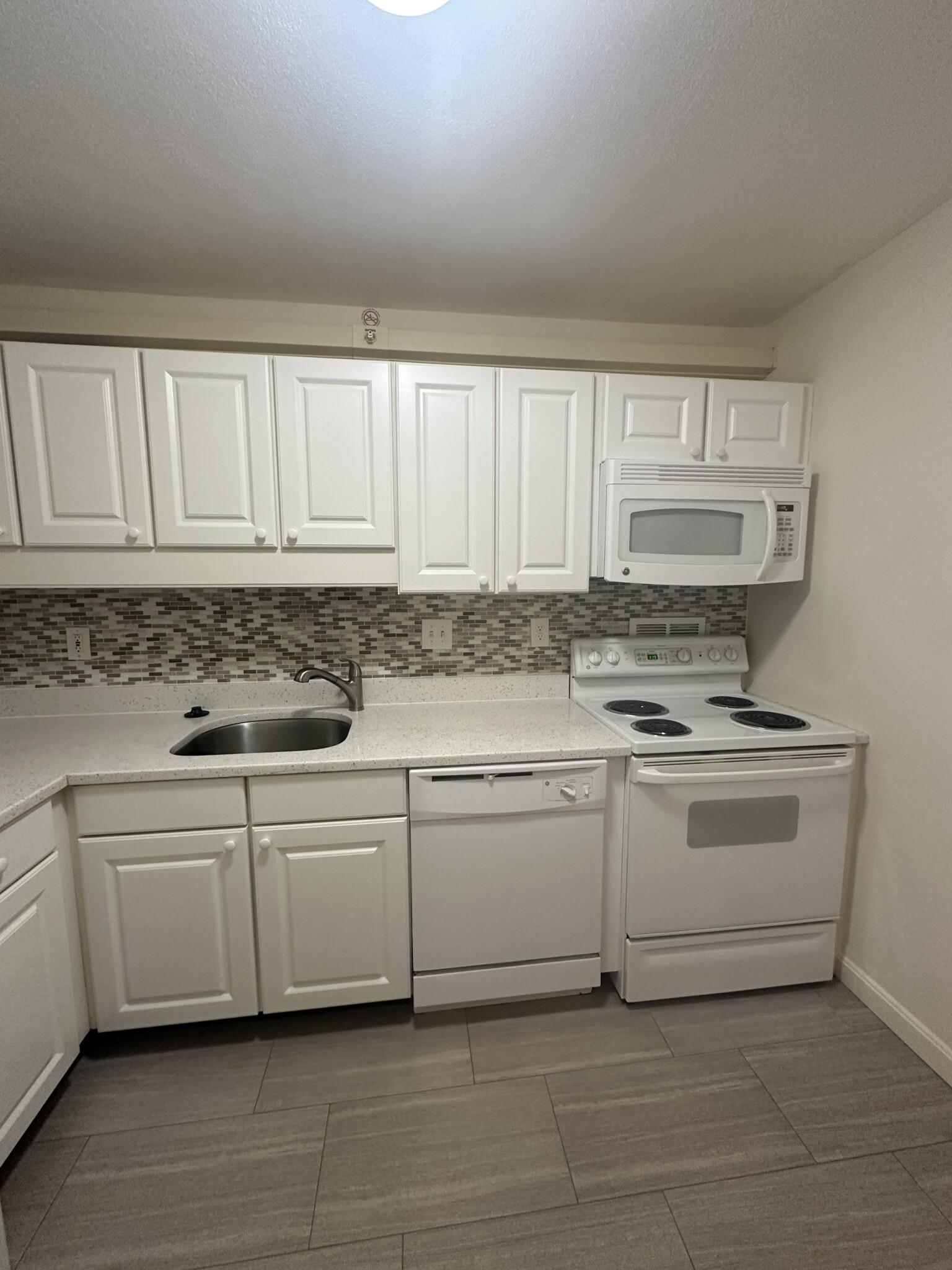 101 Monmouth Ct, Longwood