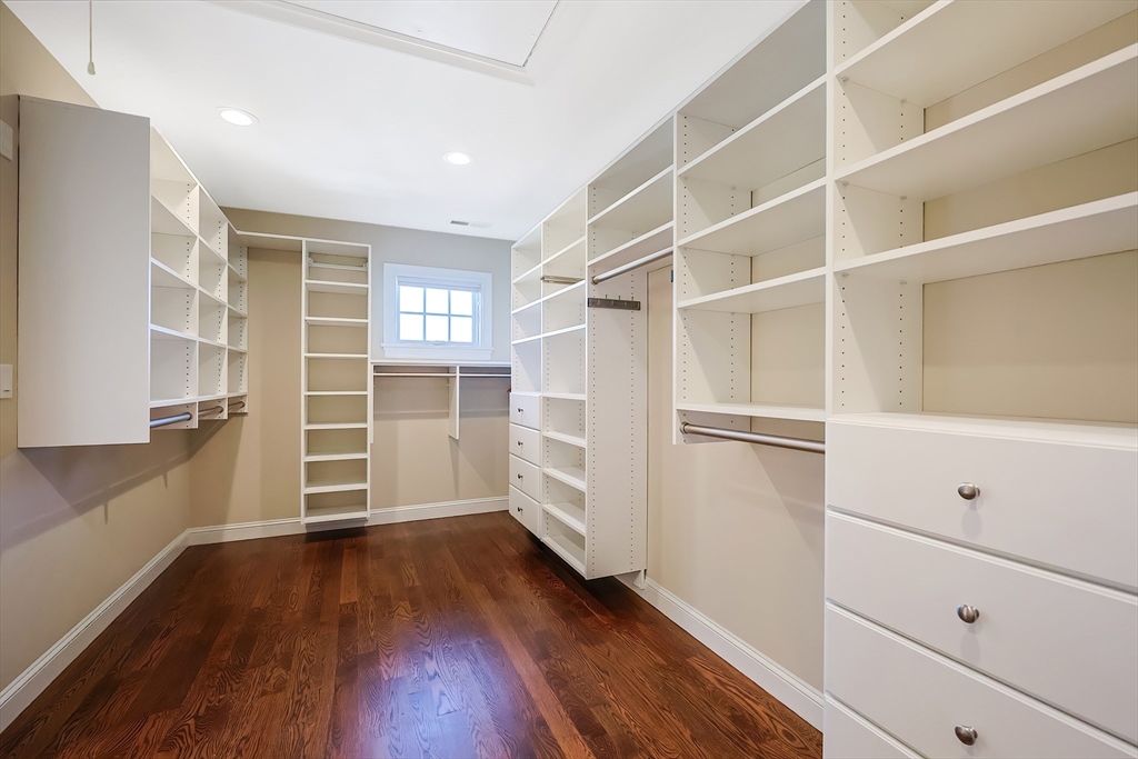 7 Marshall Rd, Wellesley