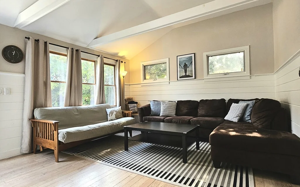 93 Ploughed Neck Rd, East Sandwich