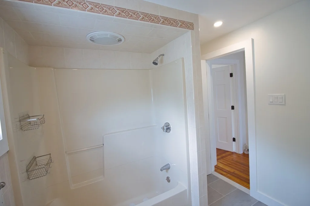40 Dean Ave, Dracut