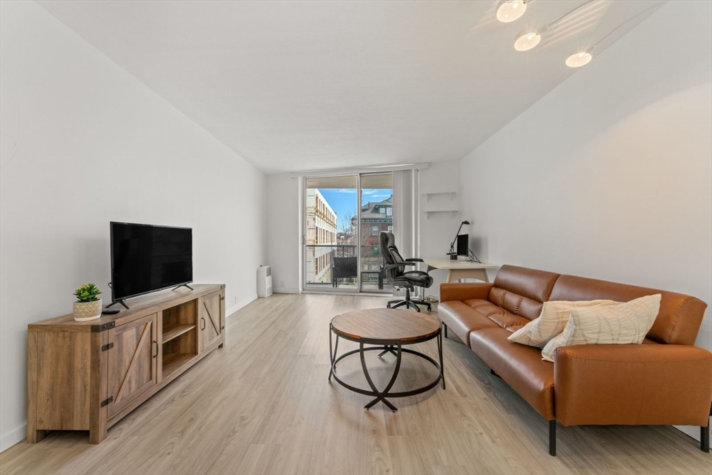 19 Winchester St, Coolidge Corner