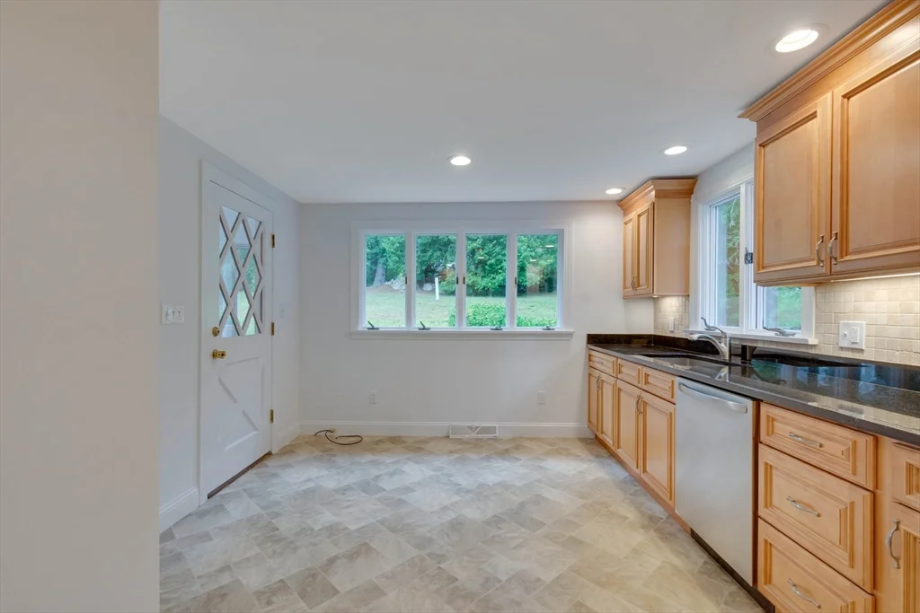 951 Main St, Lynnfield