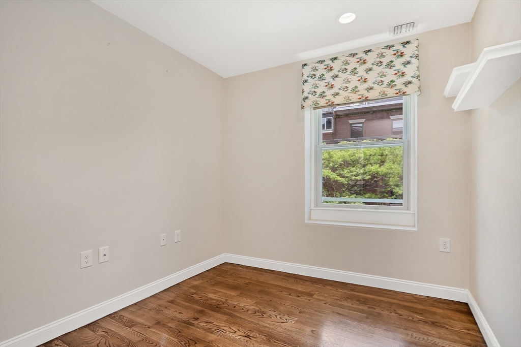 343 Commercial St, Waterfront