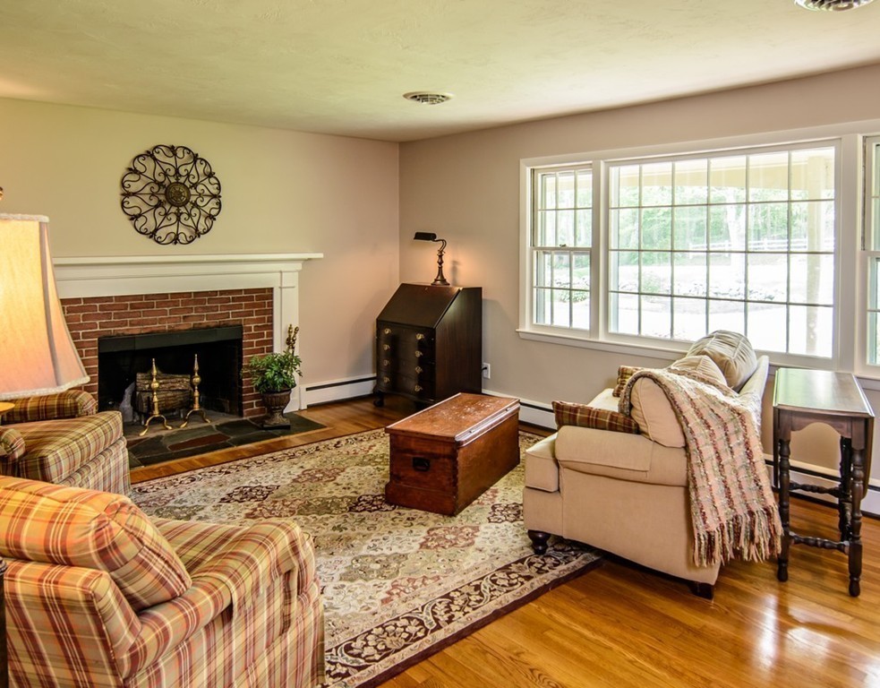 253 W Main St, Westborough