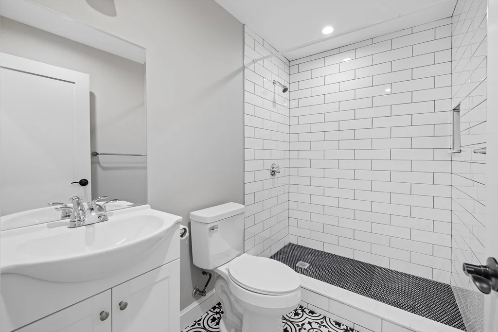 921-923 East Broadway, South Boston