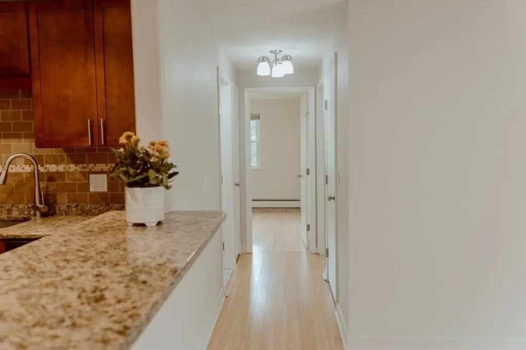 16 Williamsburg Ct, Shrewsbury