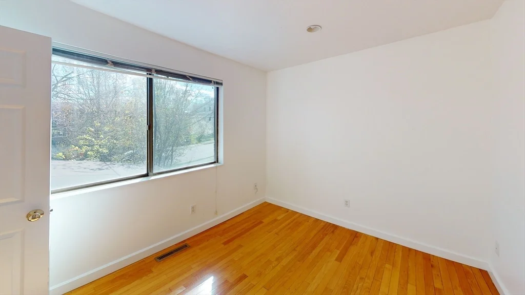 22-24 Broadlawn Park, Chestnut Hill