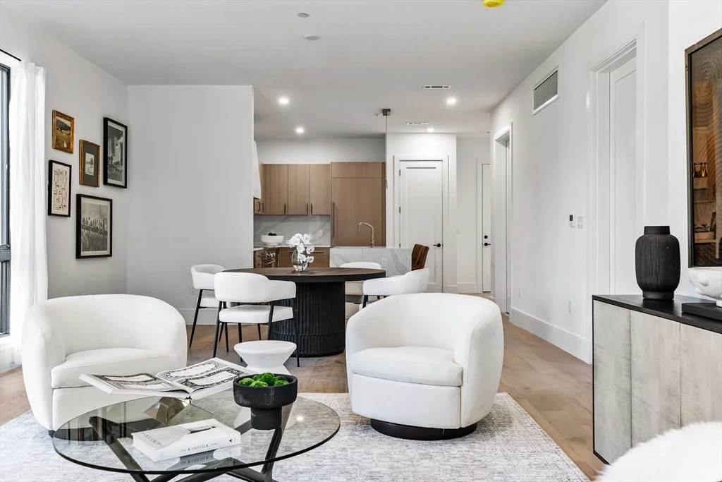 1114 Beacon St, Newton Center