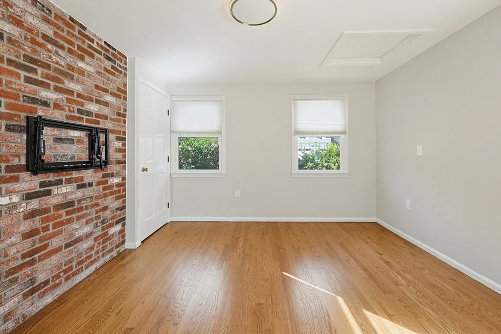 1 West Belcher, Foxboro