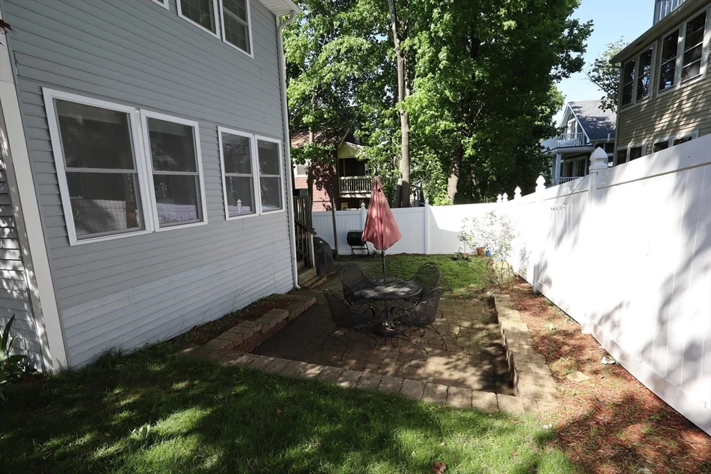 18 Moulton Rd, Arlington Heights