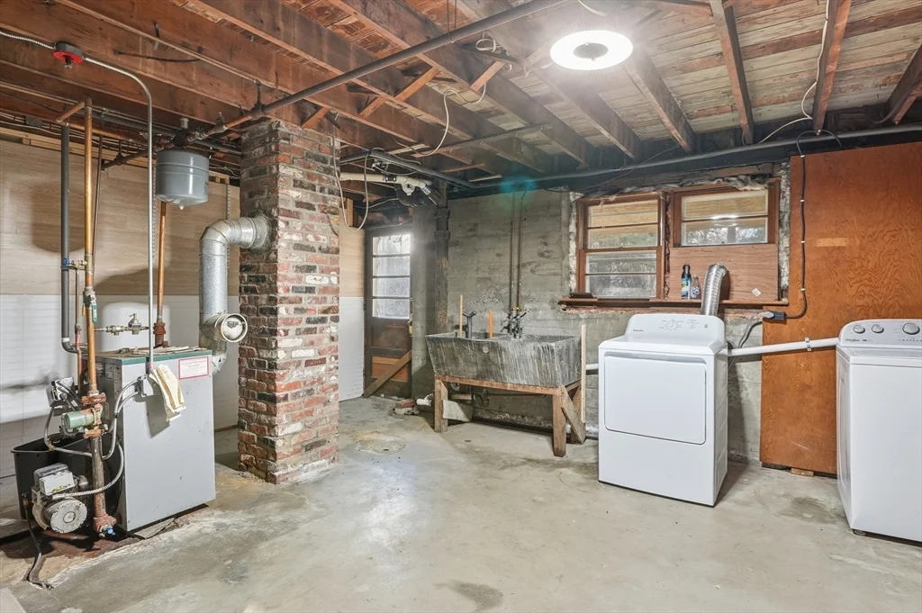 16 Liberty Dr, Shrewsbury